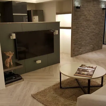 3 Bedrooms And 1 Study And 3 Bathrooms Near Taipei 101 & Mrt